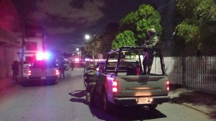 Hallan cuerpo de un taxista maniatado detrás de secundaria en la Región 227 de Cancún 