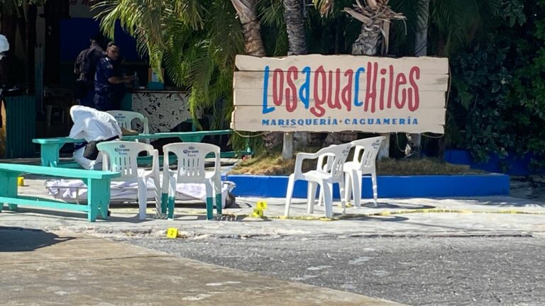El guardia de seguridad de "Los Aguachiles" de Cancún fue asesinado tras recibir varios disparos. Llevaba 15 días en ese puesto. Foto: SIM