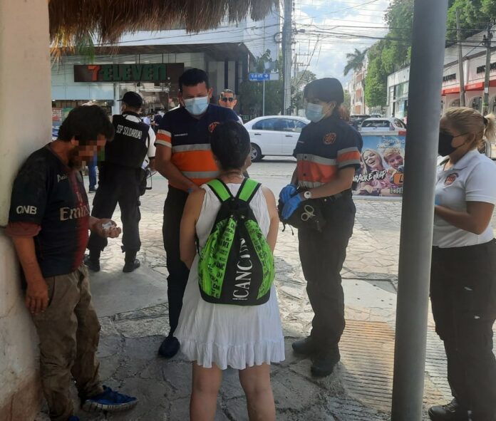 Policía apoya a qué familia encuentre a desaparecido, estaba en situación de calle en Playa del Carmen