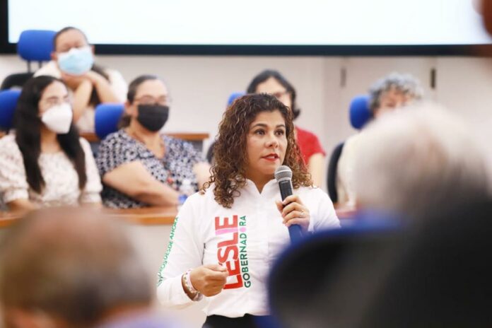 PRIMERO LOS PROFESIONISTAS MEXICANOS: LESLIE HENDRICKS RUBIO 