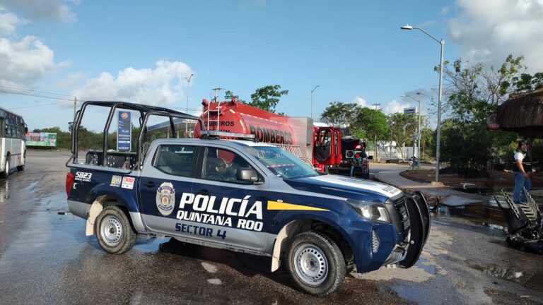 Se incendia bar 'La Palapita" en el fraccionamiento Cielo Nuevo de Cancún