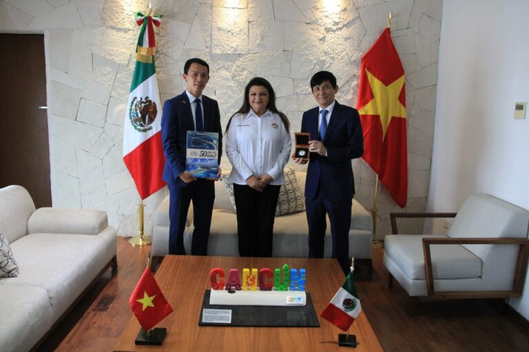 Estrechan lazos Vietnam y Benito Juárez