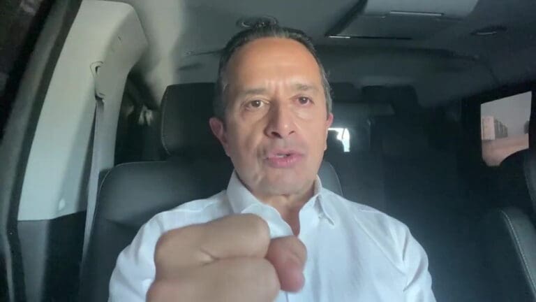 Carlos Joaquín mantiene su comunicación con las familias de Quintana Roo