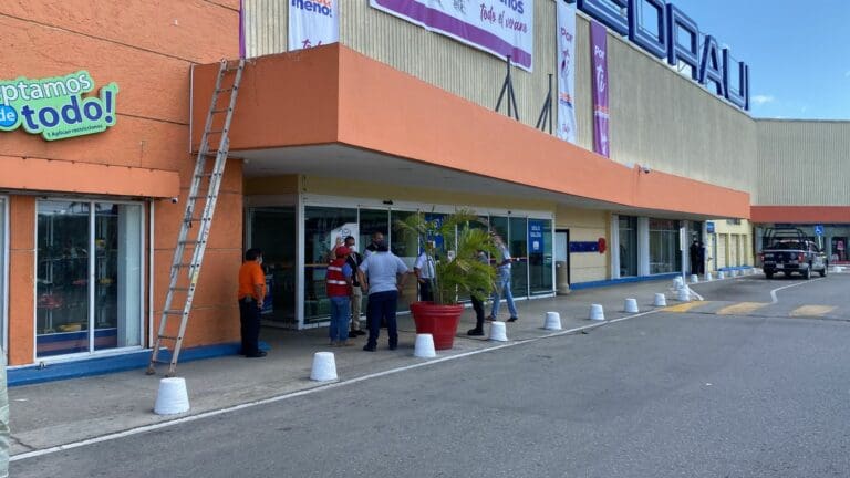 Evacúan Chedraui de la Región 98 de Cancún por fuga de gas