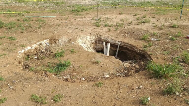 Surge socavón en escuela primaria de Cancún