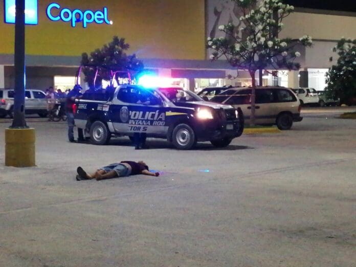 Ejecutan a un hombre en estacionamiento del Soriana Nichupté en Cancún