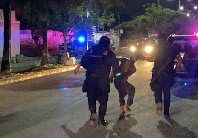 Ejecutan a un policía municipal en Cancún 