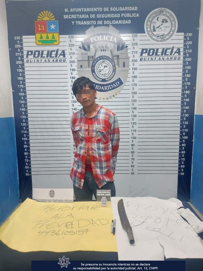 Extorsionaba con machete en mano y es detenido en Playa del Carmen