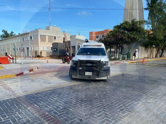 Hallan cuerpo flotando en aguas frente a Isla Blanca