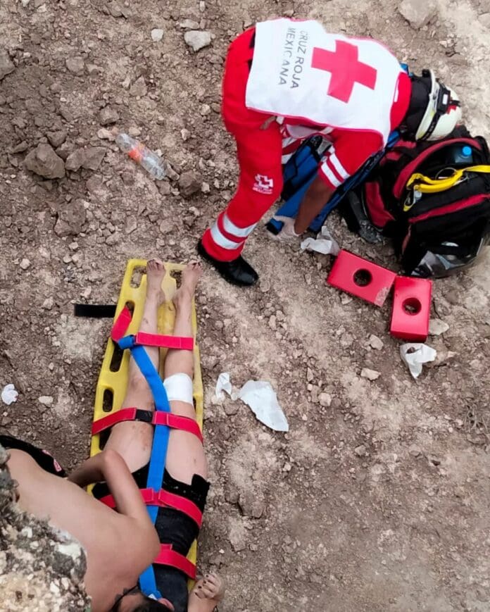 Hotel La Amada deja zanja de tres metros sin señalar; turista cae en su interior