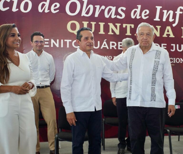 Asiste Carlos Joaquín al banderazo de inicio de obras en Cancún por el presidente Andrés Manuel López Obrador