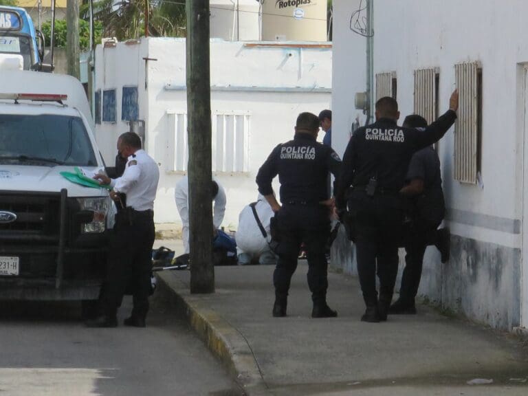 Muere motociclista arrollado por camión en Cancún