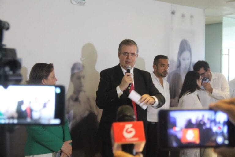 Acuerda Marcelo Ebrard lanzar gira por Estados Unidos con empresarios de Quintana Roo