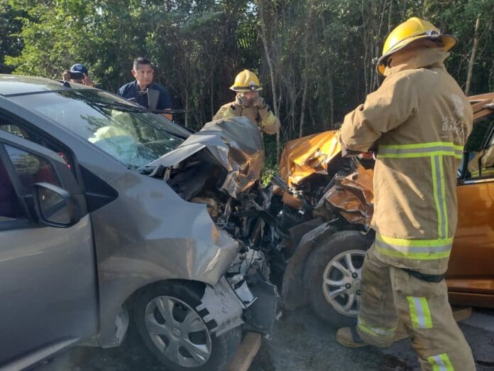 Muere una persona en choque carretero por Ignacio Zaragoza; hay otros 5 heridos