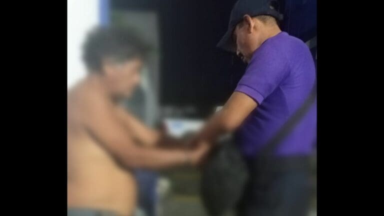 Detienen a sujeto tras ser acusado de abuso sexual por su nieto de 12 años en Cancún