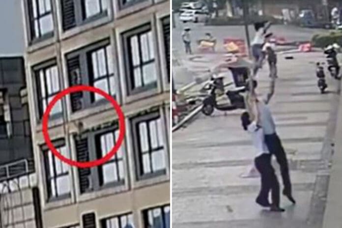 VIDEO: hombre atrapa en el aire a una niña que cayó desde un cuarto piso