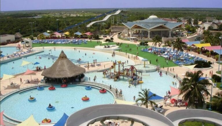 En el Ventura Park de la zona hotelera de Cancún un niño sufrió una dercaga eléctrica; el parque no actuó de manera correcta