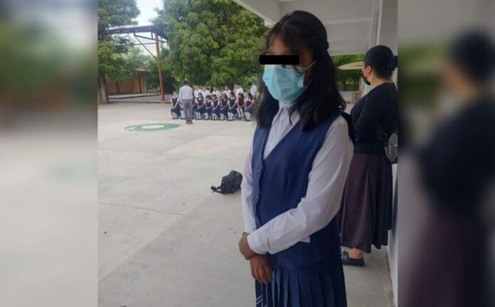 Acusan que escuela de Guerrero impidió a alumna tomarse foto de generación por no tener dinero