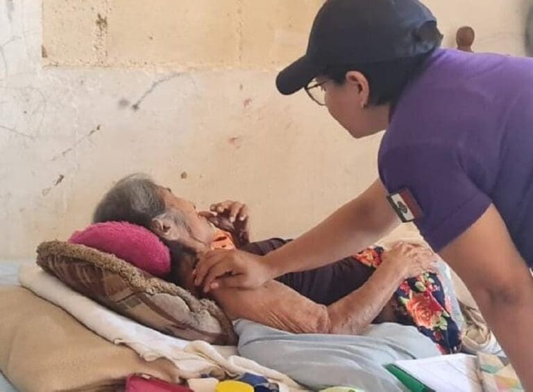 Rescatan a anciana víctima de maltrato familiar en Cancún