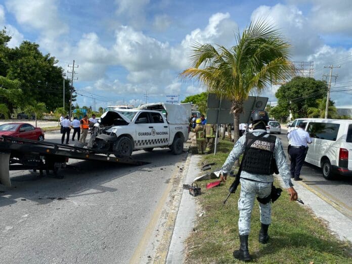 Accidente de vehículo de la Guardia Nacional deja dos heridos en el bulevar Colosio de Cancún