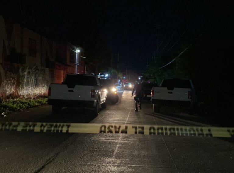 'Levantan' a dos personas de un restaurante en Cancún