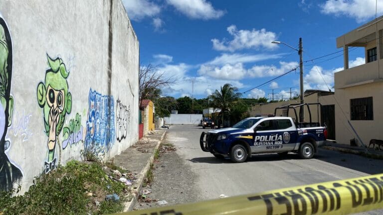 Abandonan cuerpo ‘embolsado’ en la Región 227 de Cancún
