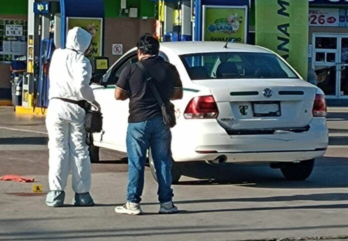 Sicarios intentan ejecutar a taxista a un costado de Plaza las Américas de Cancún