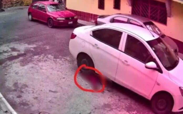 Niño es aplastado por un auto en la CDMX