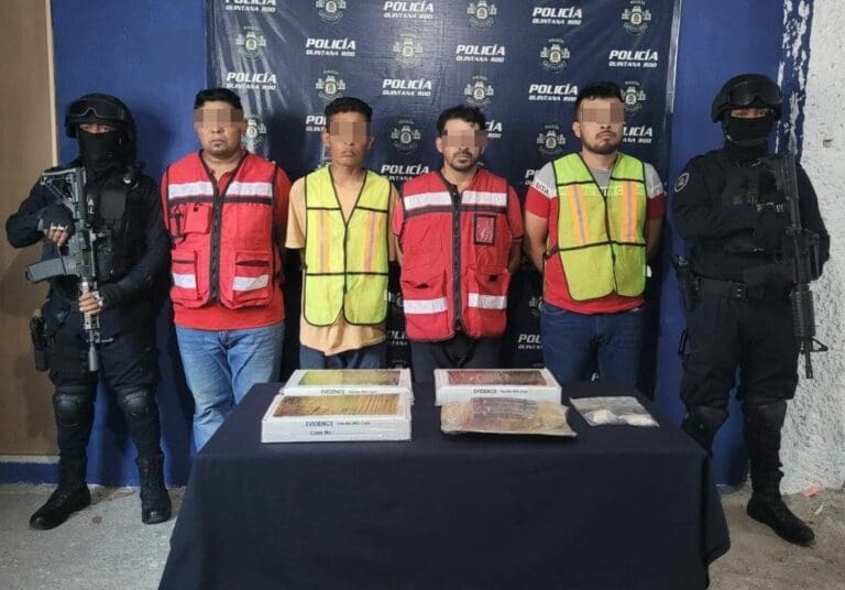 Detienen a cuatro hombres armados en Urbi Villas del Rey