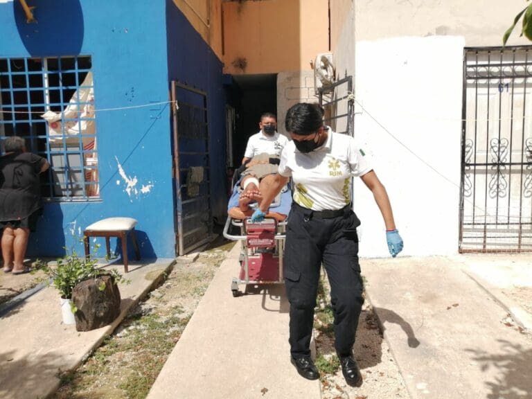 Asaltan a repartidor y balean a una mujer en Villas Otoch Paraíso de Cancún