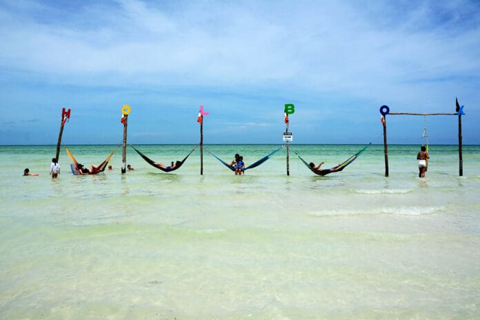 Holbox con operación turística a su máxima capacidad por temporada altaHolbox con operación turística a su máxima capacidad por temporada alta