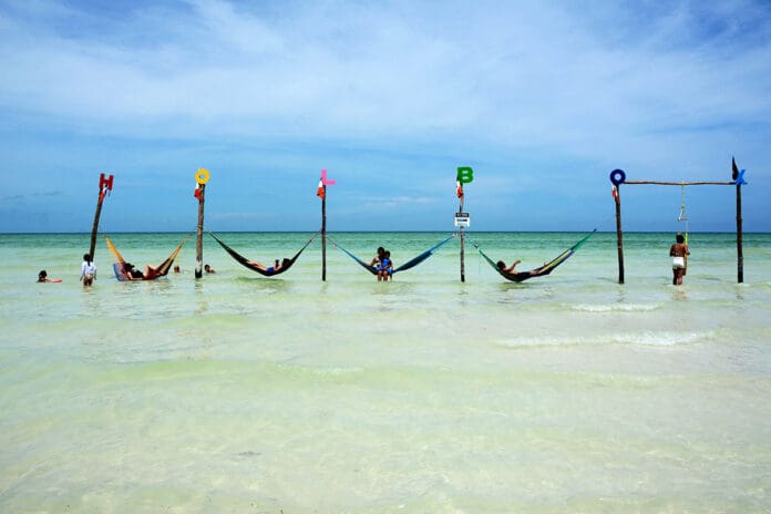 Holbox con operación turística a su máxima capacidad por temporada altaHolbox con operación turística a su máxima capacidad por temporada alta