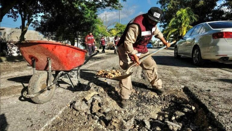 Ya están bacheadas la mayoría de las vías alternas que se están usando debido a los trabajos en el boulevard Colosio de Cancún.