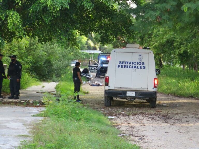 Encuentran cuerpo sin vida de presunto taxista en el fraccionamiento Corales de Cancún