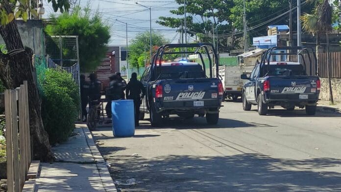 Realizan operativo en cuartería, cateada anteriormente por venta clandestina de alcohol, en Playa del Carmen