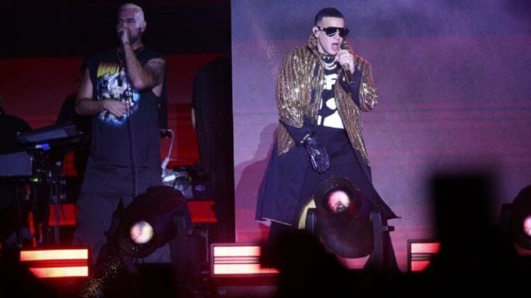 Daddy Yankee inició su gira de despedida en Cancún ante un estadio abarrotado