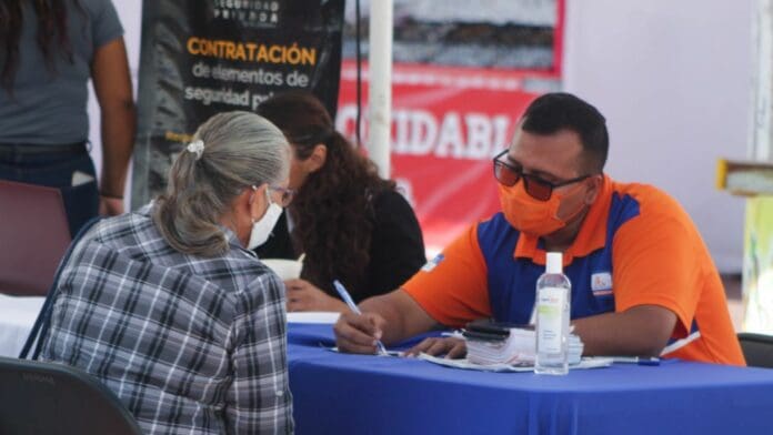 Lili Campos llevó servicios gratuitos a Misión de las Flores