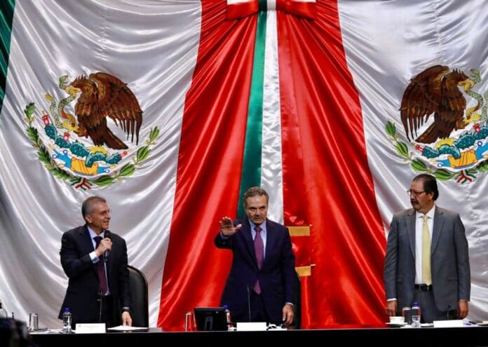 El director de Pemex llama a diputados del PAN, 