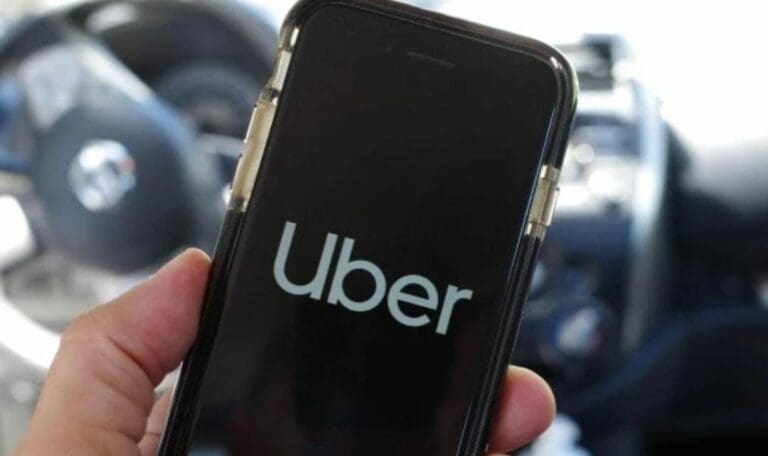 Exigen socios de Uber intervención de la Policía ante amenazas y agresiones de taxistas de Cancún 