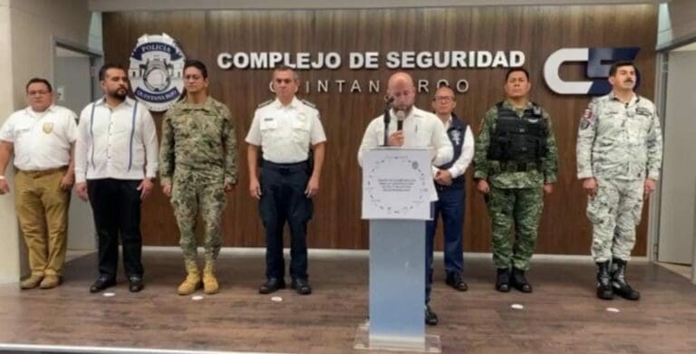 Un violento intento de desalojo derivó en la separación de su cargo de 10 policías estatales, informó un representante del gobierno.