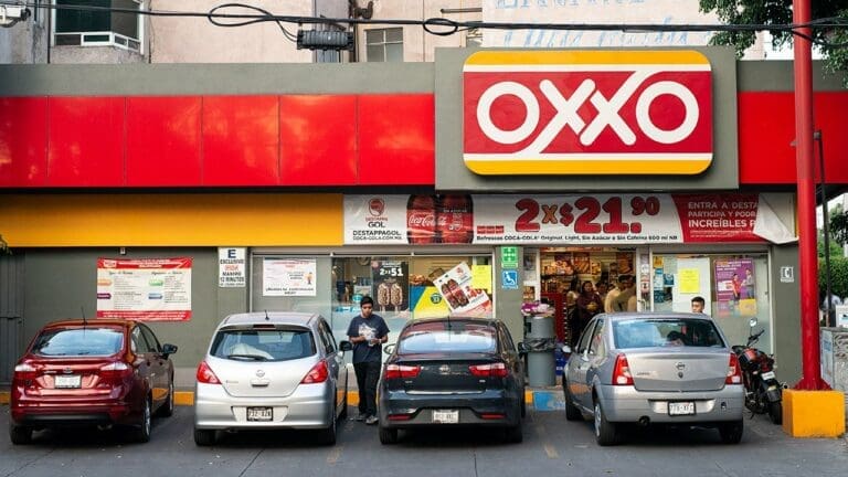 La transformación de las tiendas Oxxo, de vender leche y huevos a recibir remesas La transformación de las tiendas Oxxo, de vender leche y huevos a recibir remesas