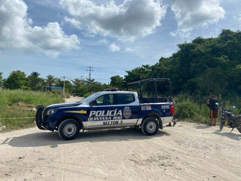 Hallan cuerpo embolsado en las inmediaciones del fraccionamiento Azul Bonampak de Cancún