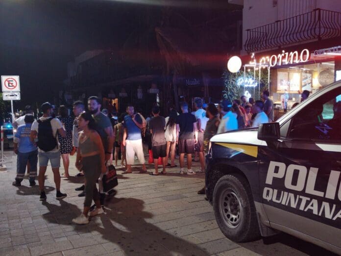 Balean a tres meseros en centro nocturno del centro de Balean a tres meseros en centro nocturno del centro de Playa del Carmen