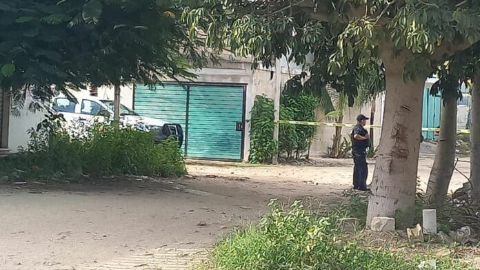 Hallan el cuerpo de un hombre asesinado a puñaladas en la colonia In House de Playa del Carmen 