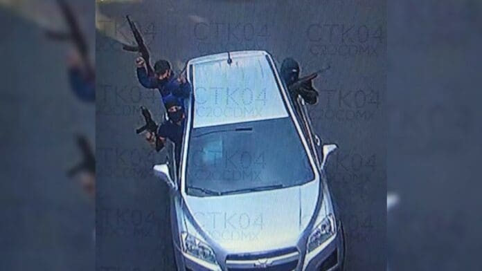 VIDEO Sujetos armados se pasean por calles de CDMX