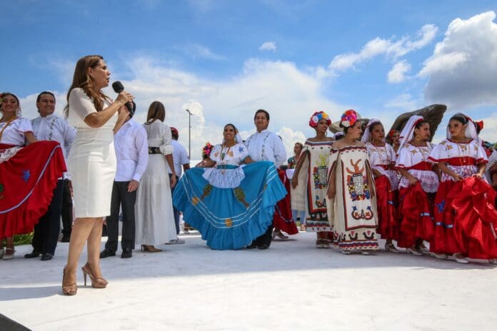 Festejamos a Quintana Roo con su gente y vamos por su grandeza