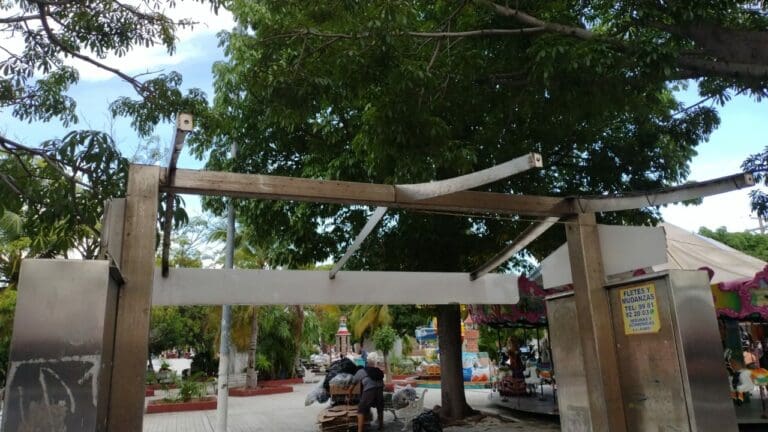 En el olvido, 'Paralibros' del Parque de las Palapas de Cancún  