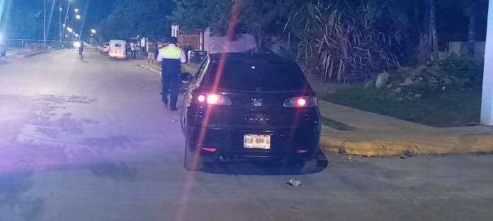 Conductor de camioneta choca y mata a motociclista, para luego darse a la fuga, en Playa del Carmen