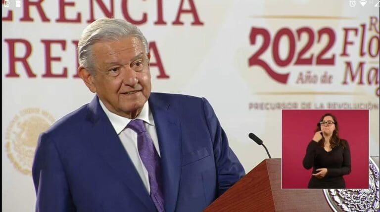 Denuncian en 'mañanera' presuntos casos de corrupción de Roberto Poot, líder del sindicato de trabajadores del estado