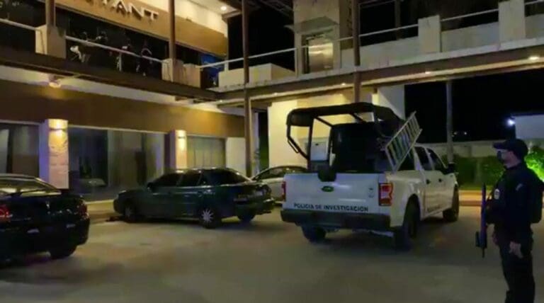 Catean y clausuran el bar 'Chantant' de Puerto Cancún